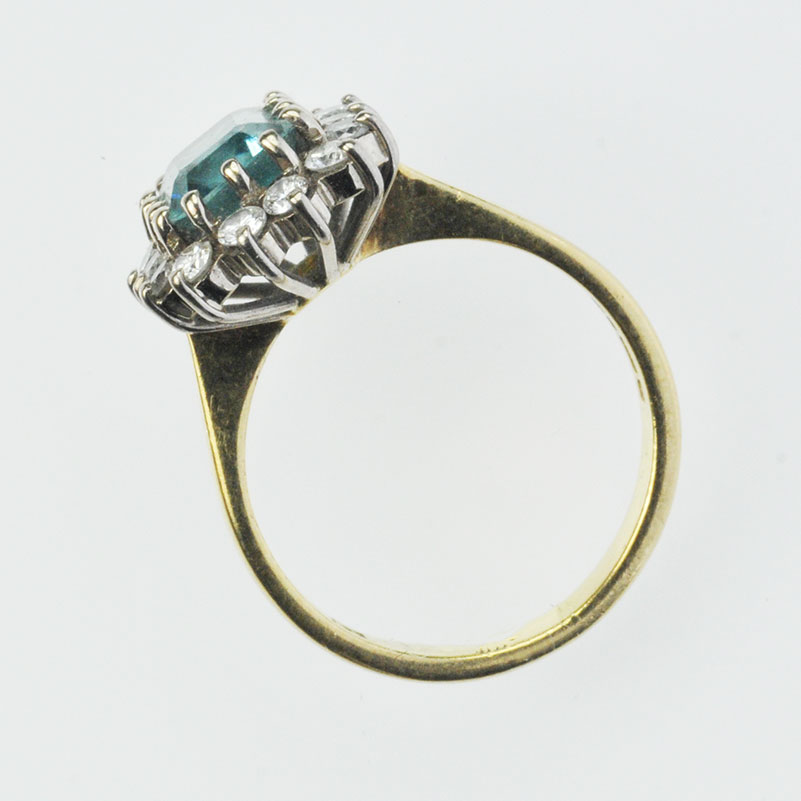18ct Gold Ring with Diamonds and Aquamarine 